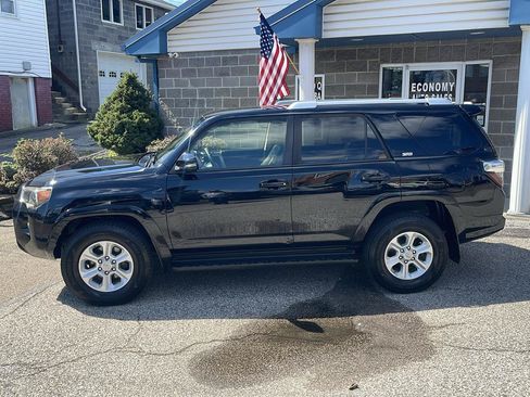 Used 2017 Toyota 4Runner SR5 Premium AWD/4WD image 7