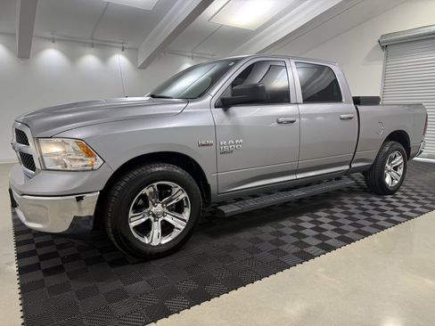 Used 2021 RAM 1500 Classic SLT image 3