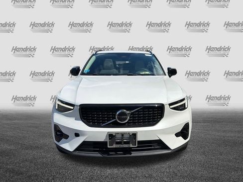 Certified 2023 Volvo XC40 B5 Ultimate w/ Protection Package Premier AWD/4WD image 41