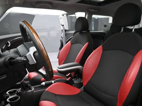 Used 2009 MINI Cooper Clubman Hardtop FWD image 5