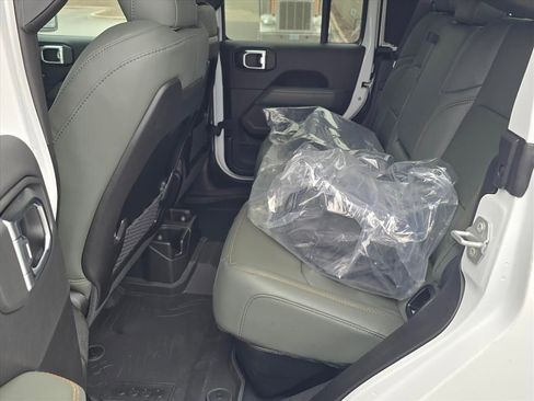 New 2026 Jeep Gladiator Mojave image 5