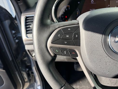 Used 2019 Jeep Grand Cherokee Altitude image 18