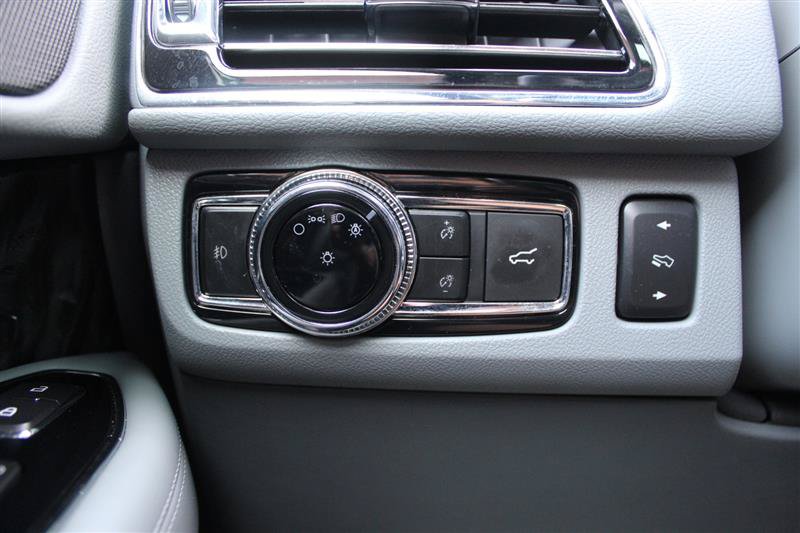 Used 2018 Lincoln Navigator Reserve w/ Technology Package AWD/4WD image 18