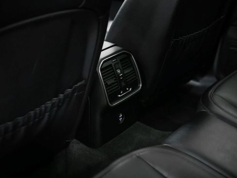 Certified 2024 Porsche Macan AWD/4WD image 35
