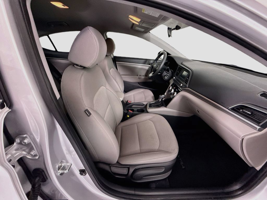 Used 2019 Hyundai Elantra SE FWD image 20