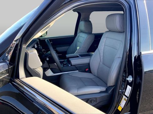 Used 2023 Toyota Tundra Limited AWD/4WD image 8