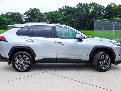 Used 2022 Toyota RAV4 Limited AWD/4WD image 5