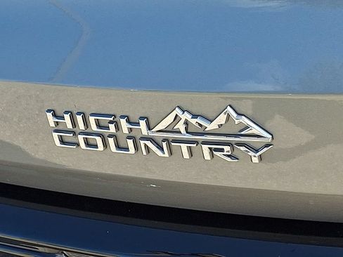 Used 2025 Chevrolet Traverse High Country w/ LPO, Floor Liner Package FWD image 31