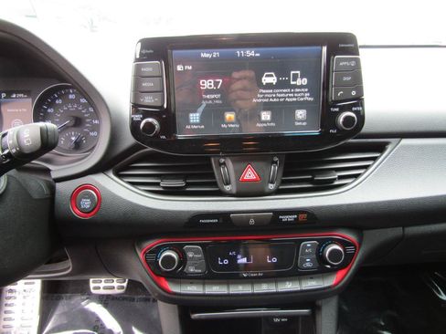 Used 2018 Hyundai Elantra GT Sport FWD image 15