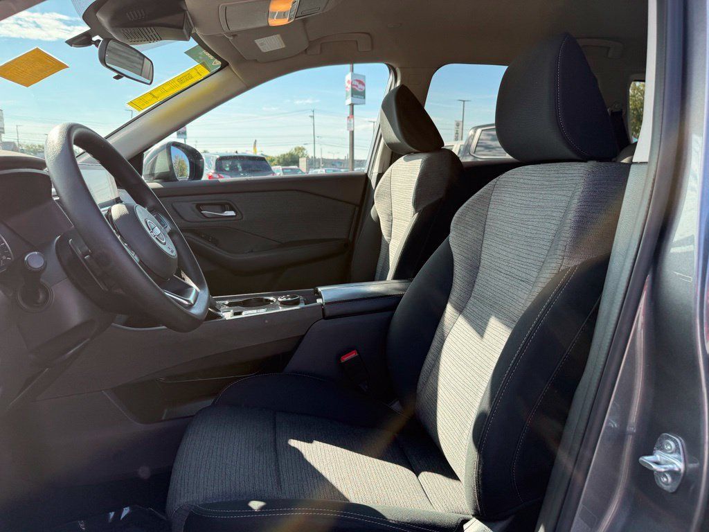 Used 2023 Nissan Rogue SV AWD/4WD image 28