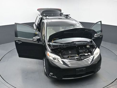 Used 2013 Toyota Sienna Limited w/ Premium Pkg image 48