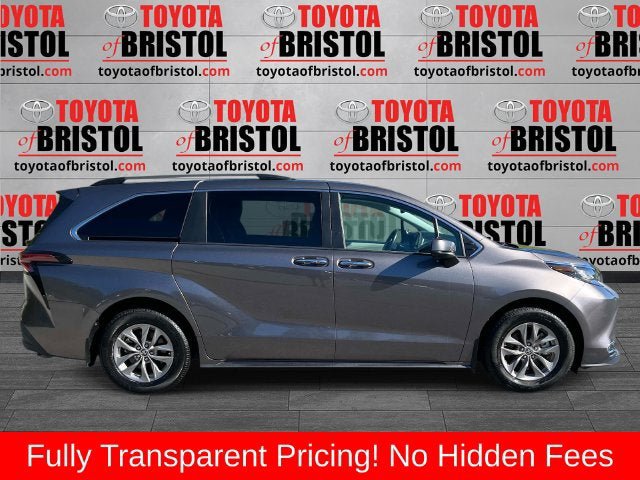 Used 2022 Toyota Sienna XLE FWD image 2
