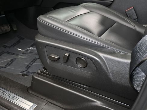 Used 2024 Chevrolet Suburban LT image 12