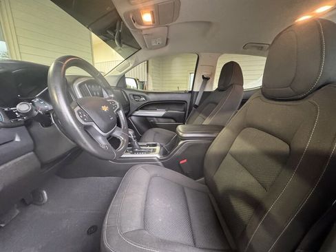 Used 2022 Chevrolet Colorado LT w/ LT Convenience Package image 11