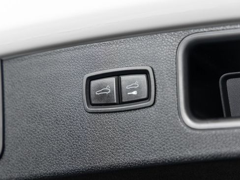 Used 2018 Porsche Macan AWD/4WD image 21