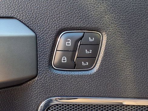 Used 2022 Ford F350 Lariat w/ Chrome Package image 18