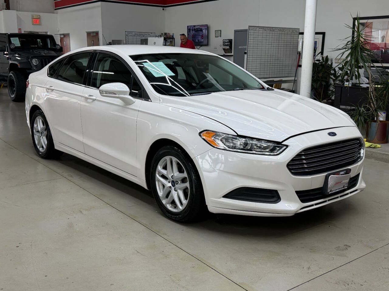Used 2016 Ford Fusion SE FWD image 1