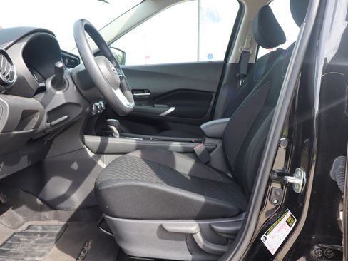 Used 2023 Nissan Kicks SV w/ Interior Electronics Package FWD image 9