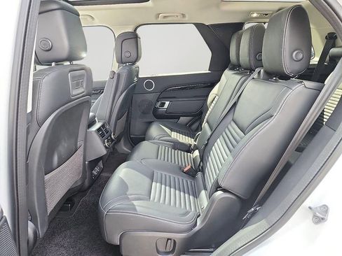 Used 2024 Land Rover Discovery S image 10