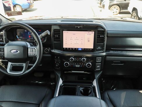 Used 2025 Ford F250 Lariat AWD/4WD image 12