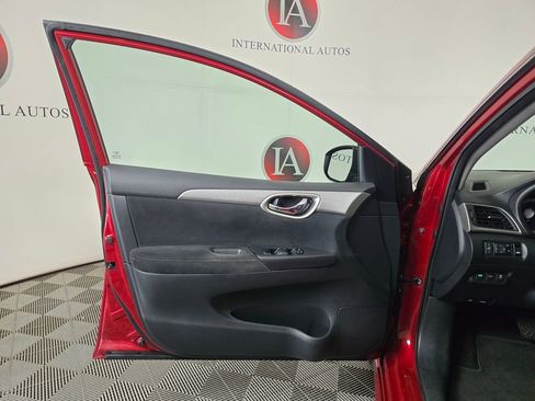 Used 2014 Nissan Sentra SR w/ SR Driver Package FWD image 11