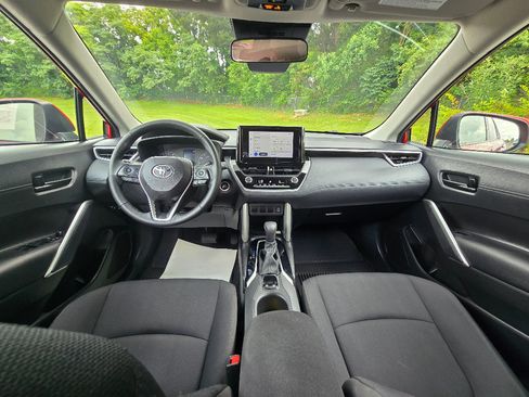 Used 2023 Toyota Corolla Cross LE FWD image 17