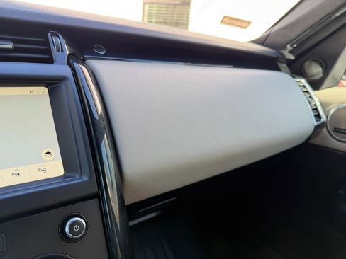 Used 2019 Land Rover Discovery SE image 38