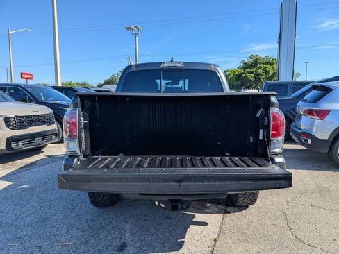 Used 2022 Toyota Tacoma TRD Off-Road w/ Technology Package RWD image 11