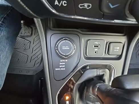 Used 2019 Jeep Cherokee Limited image 20