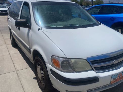 Used 2004 Chevrolet Venture LS w/ Easy Order Package FWD image 2