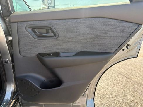 Used 2023 Nissan Rogue S AWD/4WD image 26