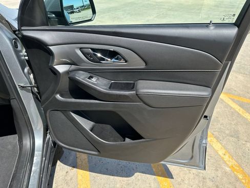 Used 2023 Chevrolet Traverse LT FWD image 29
