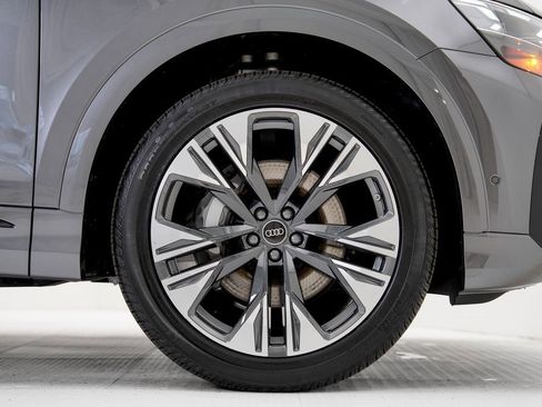 Certified 2025 Audi Q8 Prestige w/ Prestige Package image 9