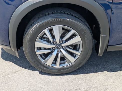 Certified 2024 Nissan Pathfinder SL w/ Black Appearance Package FWD image 9