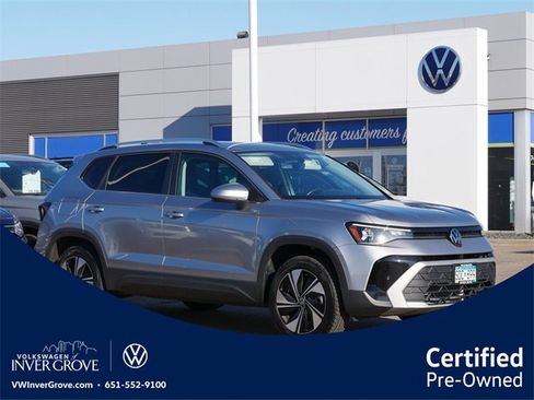 Certified 2025 Volkswagen Taos SE image 1