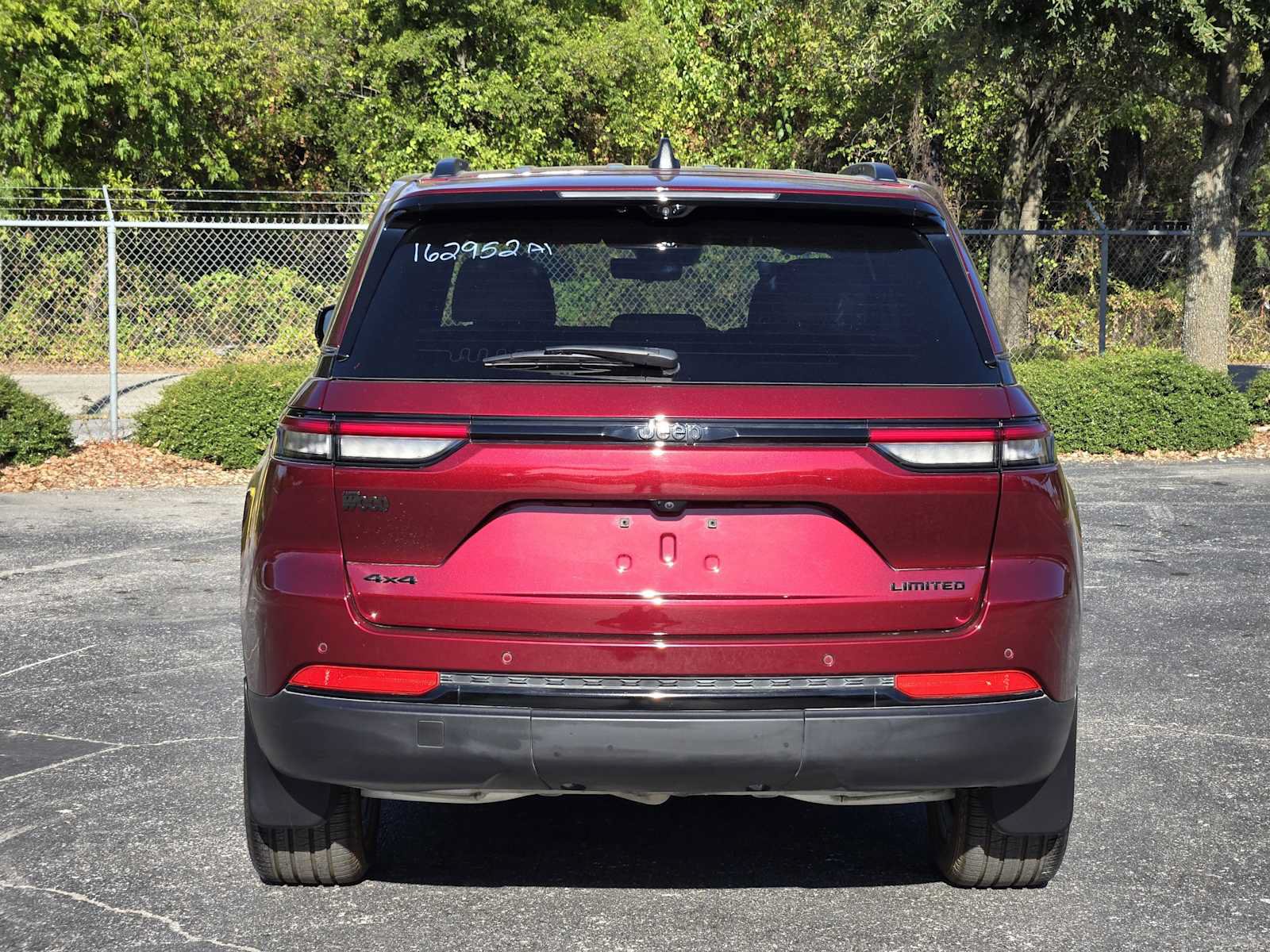 Used 2025 Jeep Grand Cherokee Limited w/ Luxury Tech Group II AWD/4WD image 6