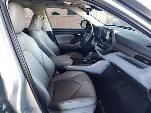 Used 2022 Toyota Highlander XLE image 65