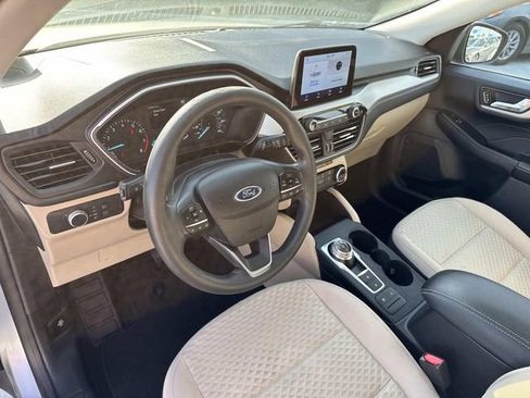Used 2021 Ford Escape SE image 19