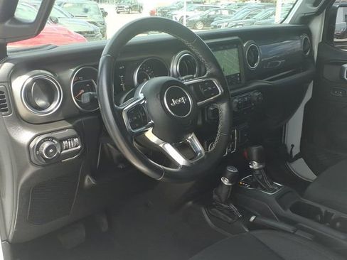Used 2022 Jeep Wrangler Unlimited Sahara AWD/4WD image 8
