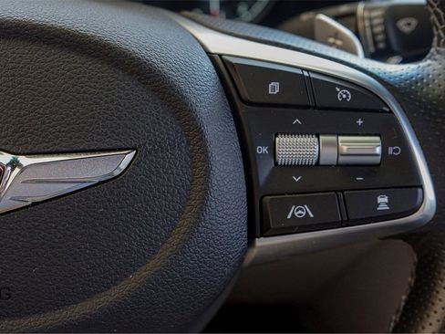 Used 2023 Genesis G70 2.0T image 16