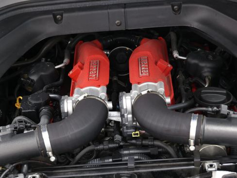 Used 2017 Ferrari California T RWD image 92