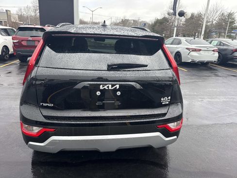 Used 2023 Kia Niro EX FWD image 4