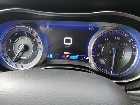 Used 2018 Chrysler 300 Touring w/ Driver Convenience Group RWD image 12