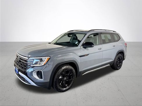 Certified 2025 Volkswagen Atlas Peak Edition SE image 2