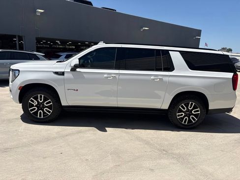 Used 2023 GMC Yukon XL AT4 w/ AT4 Premium Plus Package AWD/4WD image 9