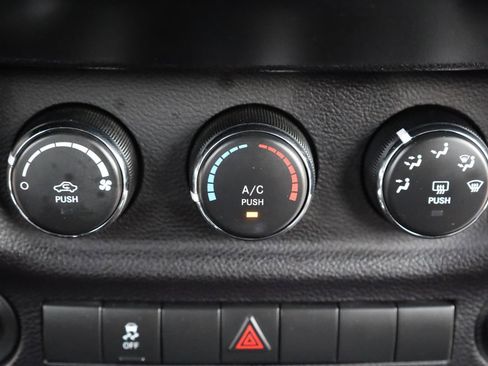 Used 2017 Jeep Wrangler Unlimited Sport w/ Quick Order Package 23S AWD/4WD image 37