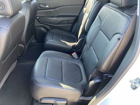 Used 2021 GMC Acadia SLT image 24