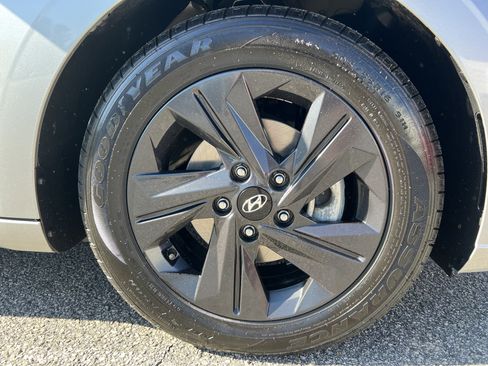 Used 2023 Hyundai Elantra SEL image 23