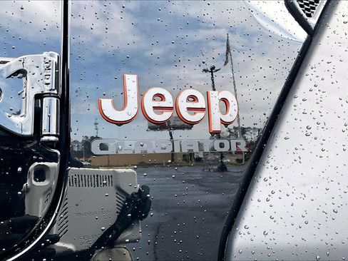 Used 2022 Jeep Gladiator Mojave w/ Auxiliary Switch Group image 10