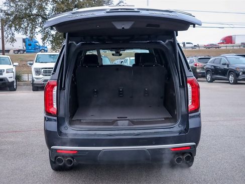 Used 2021 GMC Yukon XL Denali w/ Denali Premium Package image 29